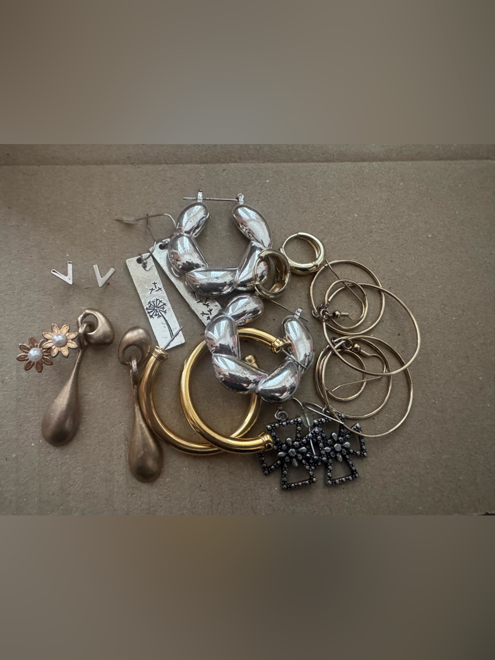 Mixed silver tone and gold tone fashion earrings lot